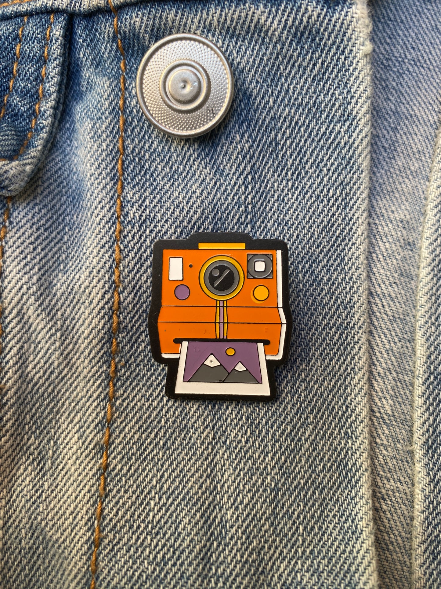 Pin Camara Retro